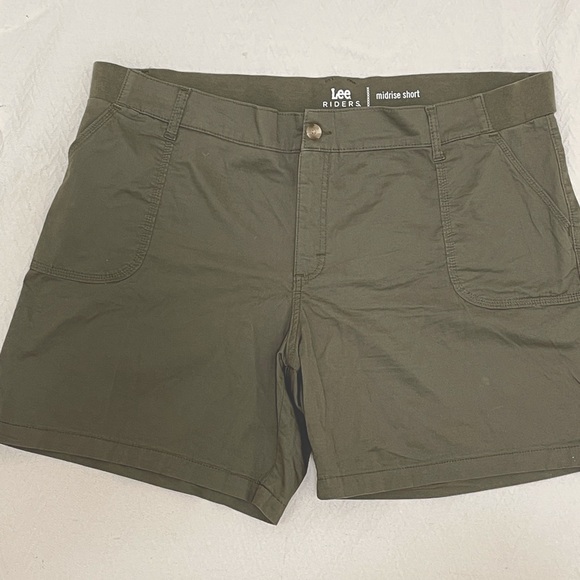 Lee Riders Olive mid rise shorts size 22 - Picture 2 of 13